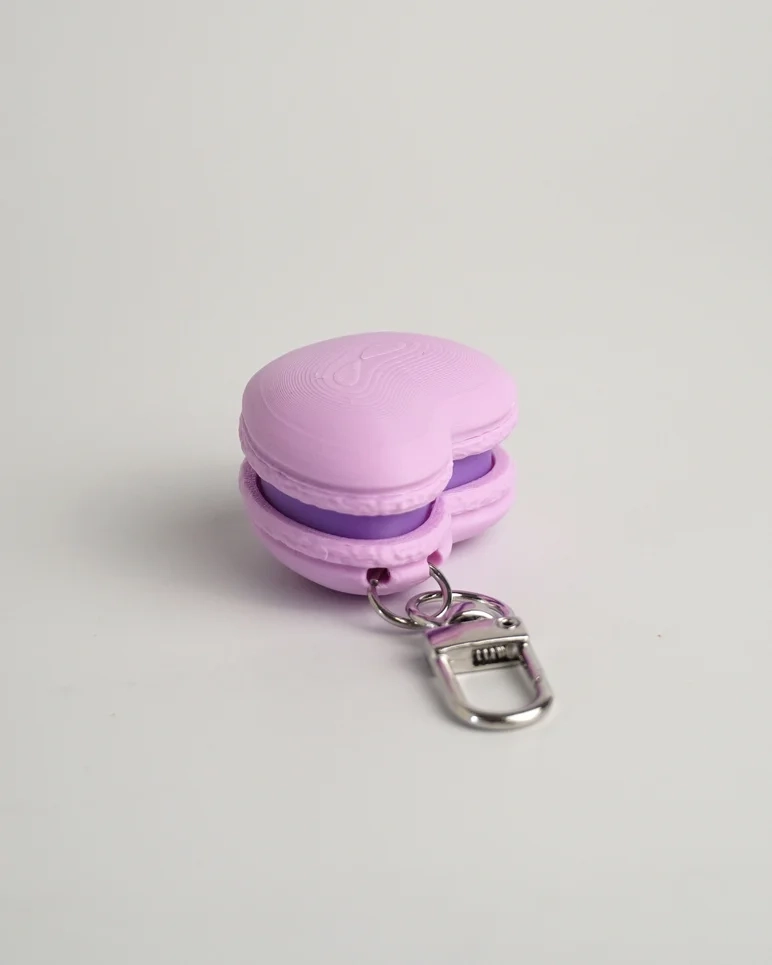 Clicker macaron violet en forme de cœur